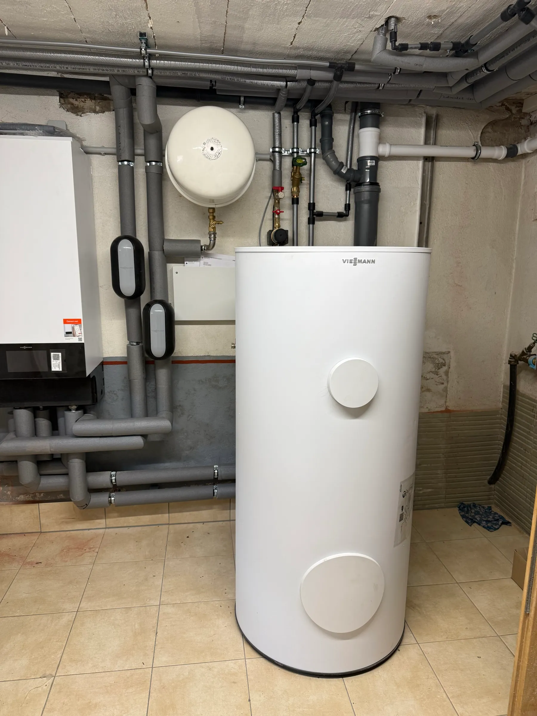 Brennwerttechnik mit Warmwasserspeicher